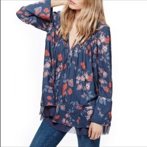 Women's Blue So Fine Floral Navy Smocked Crepe Top
